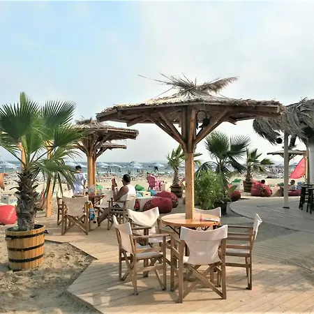아파트 Seaside Garden With 2 Bedroom For Up To 5 Pax