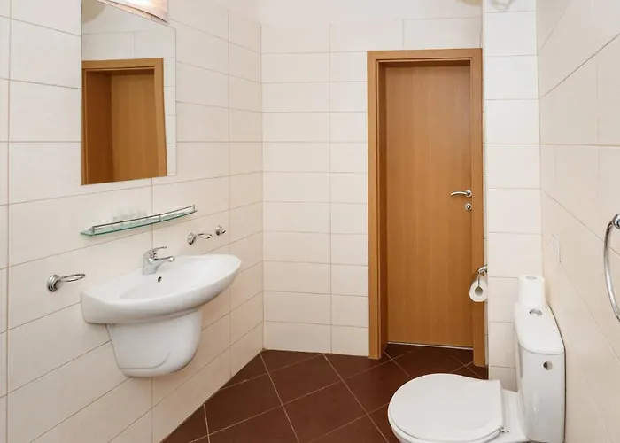 Apartment Seaside Garden With 2 Bedroom For Up To 5 Pax